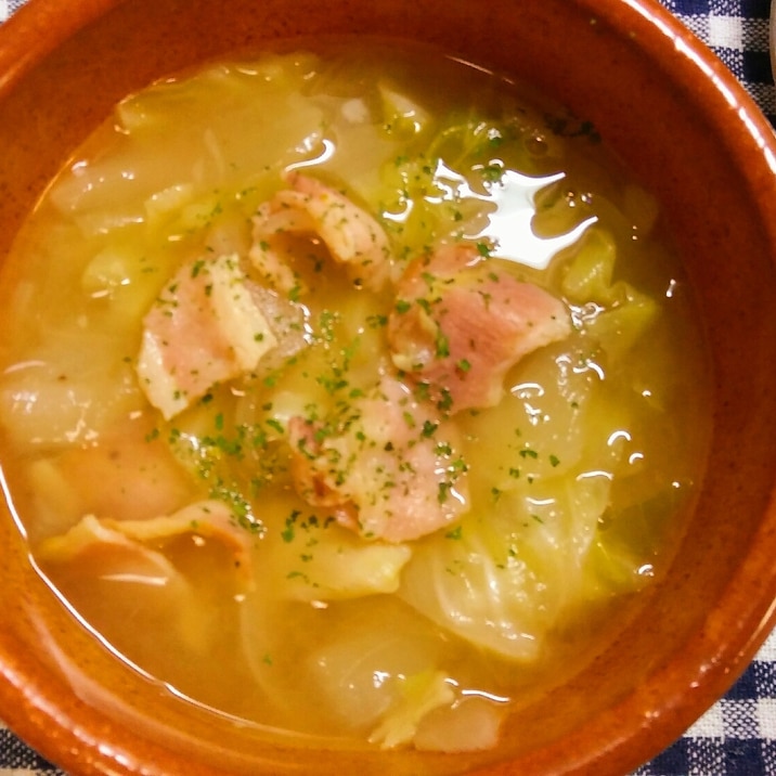 無水鍋で⭐★野菜の旨味たっぷりのコンソメスープ